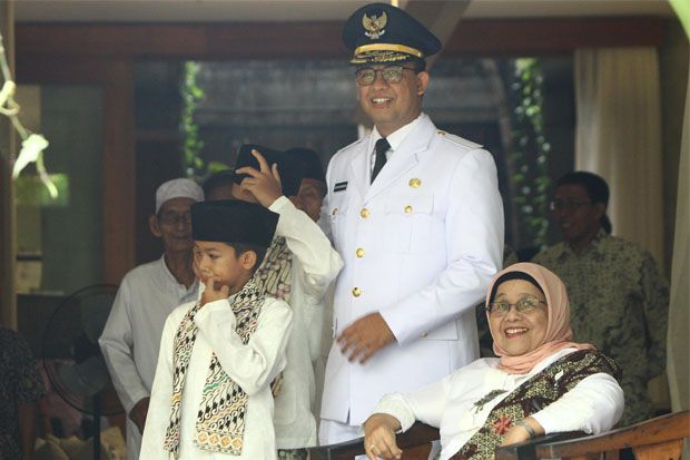 Anies Tiba di Masjid...