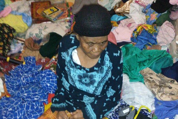 Nenek 67 Tahun Ini Dibekap...