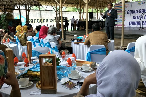 Ridwan Kamil Bandingkan...
