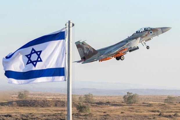 Jet Israel Tembaki Basis...