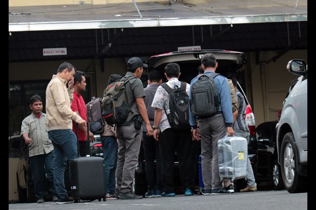Datang ke Malang, Penyidik...