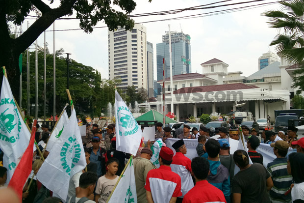 Sambangi Balai Kota,...
