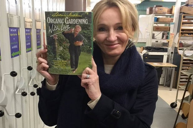 JK Rowling Kalahkan...