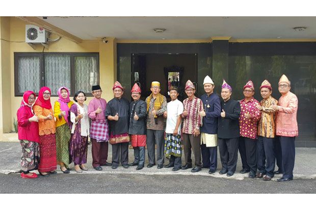 Pejabat Disbudpar Sumatera...