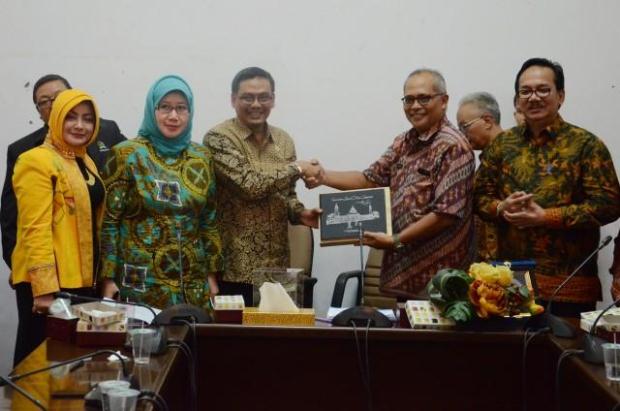 Ekonomi Kreatif Merupakan...