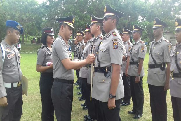 Delapan Perwira Menengah...