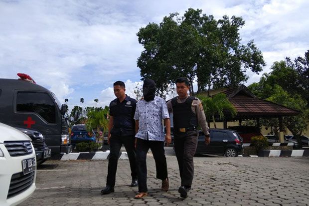 Terlibat Korupsi Rp2...