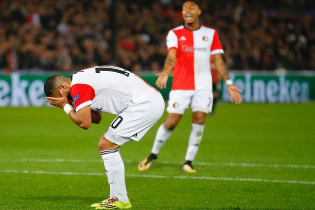 Feyenoord Babak Belur,...