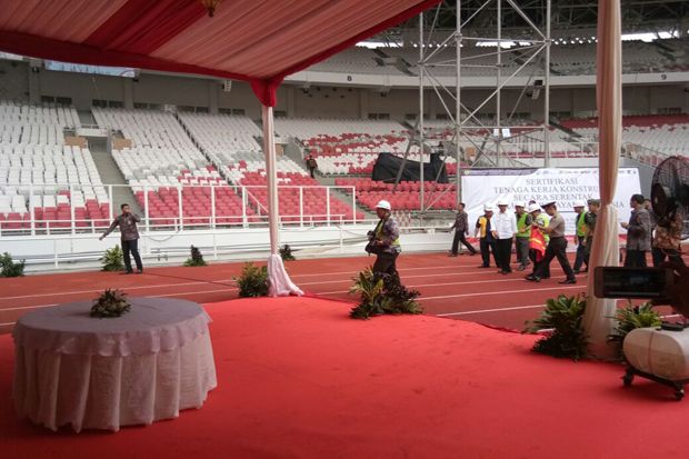 Presiden Jokowi Resmikan...