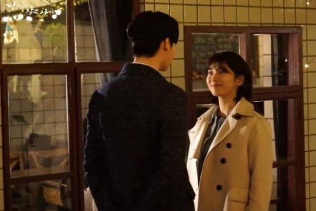 Suzy Bae dan Lee Jong...