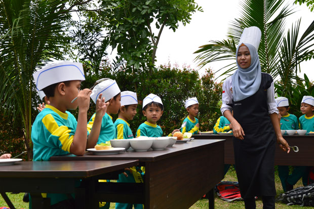Syariah Hotel Solo Buka...