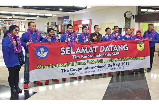 Enam Siswa Indonesia...