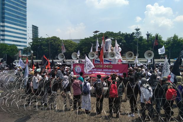 Demo Tolak Perppu Ormas,...