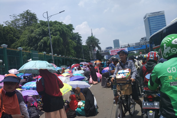Lalin di Depan Gedung...