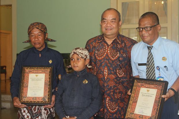 Puluhan Tahun Ngontel...