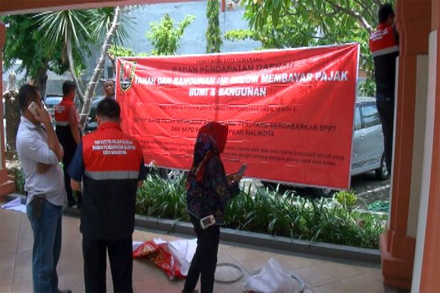 Nunggak Pajak Lebih...