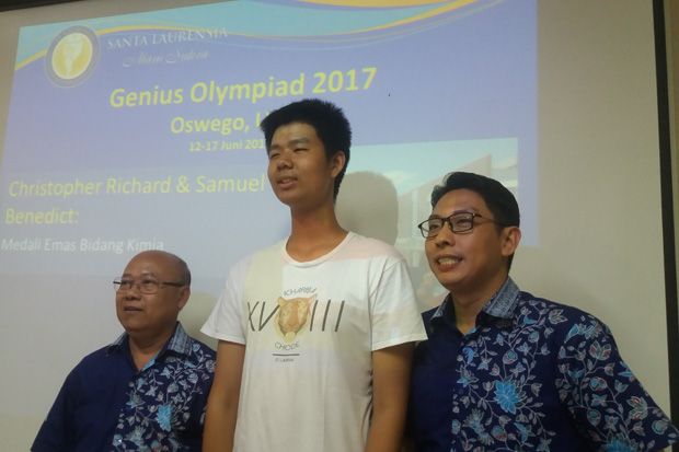 Dua Siswa Indonesia...