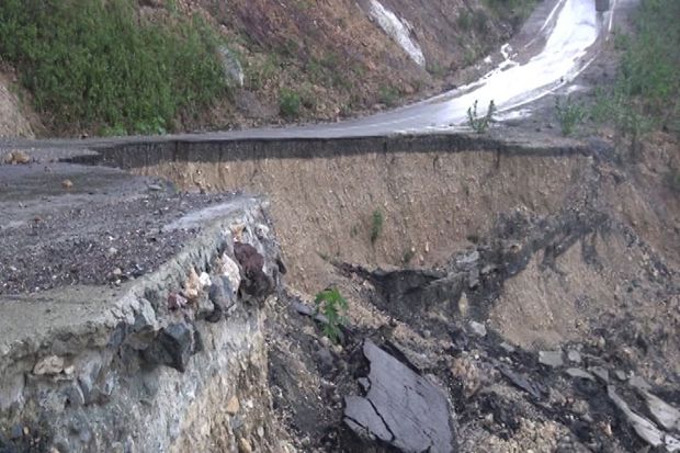 Jalan Penghubung RI-Timor...