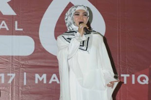 Syahrini Minta Didoakan...