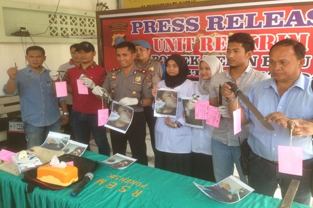 Melawan Polisi, Bos...