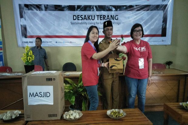 Ironis, Tinggal Dekat...
