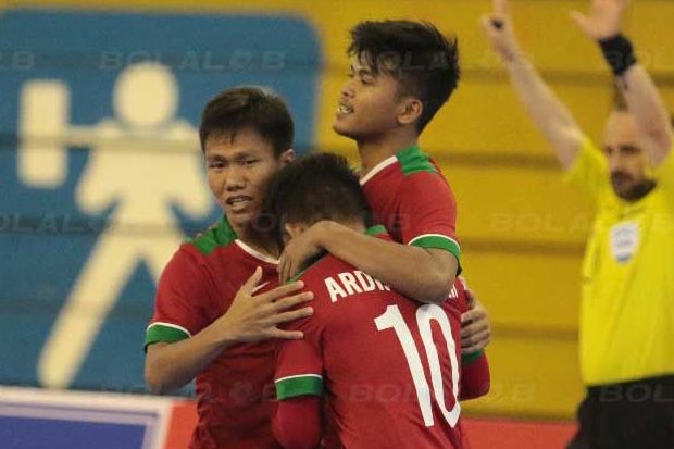 Bantai Filipina 21-0,...