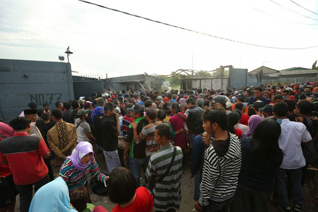 Warga Terus Datangi...