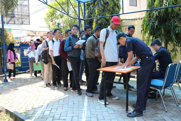 Ribuan Orang Serbu Acara...