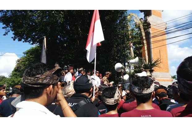 Ribuan Warga Sanur Datangi...