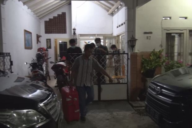 KPK Sita Berkas Penting...