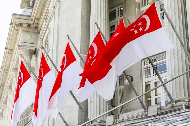 Singapura Larang Dua...