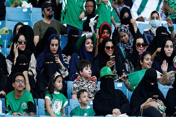 Saudi Izinkan Wanita...