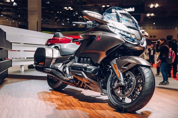 Tetap Gambot, Gold Wing...