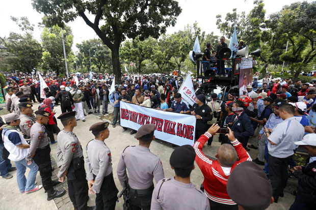 Demo Jelang Penetapan...