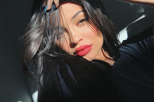 Kylie Jenner Raih Keuntungan...