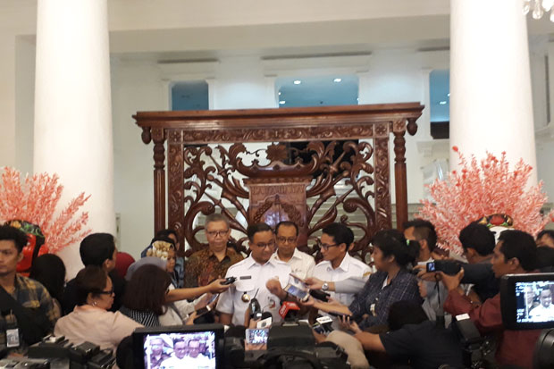 Anies Umumkan Upah Minimum...