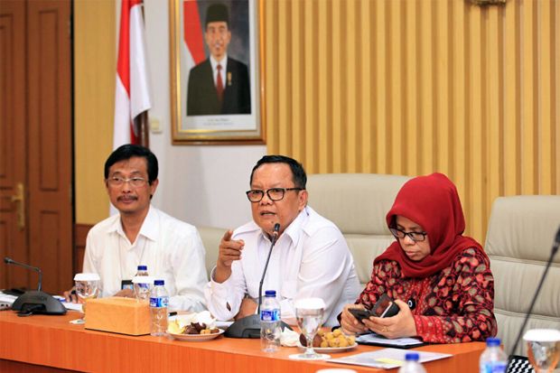 Kementerian Koperasi...