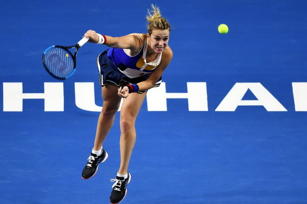 Tekuk Pavlyuchenkova,...