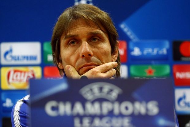 Dibantai AS Roma, Conte...