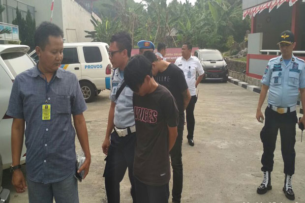 Bawa Pesanan Teman di...