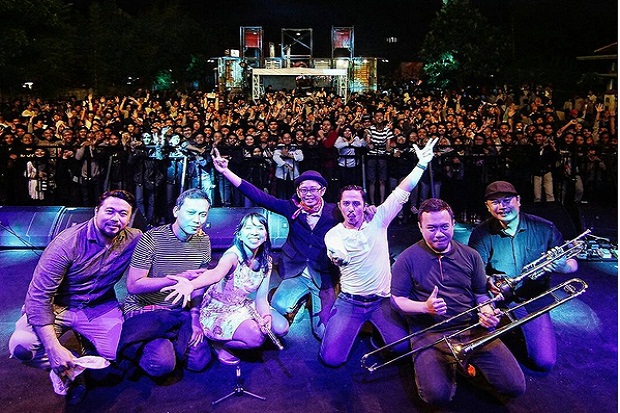Genap 18, Mocca Rilis...