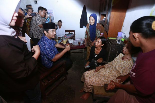 Jelang Tengah Malam,...