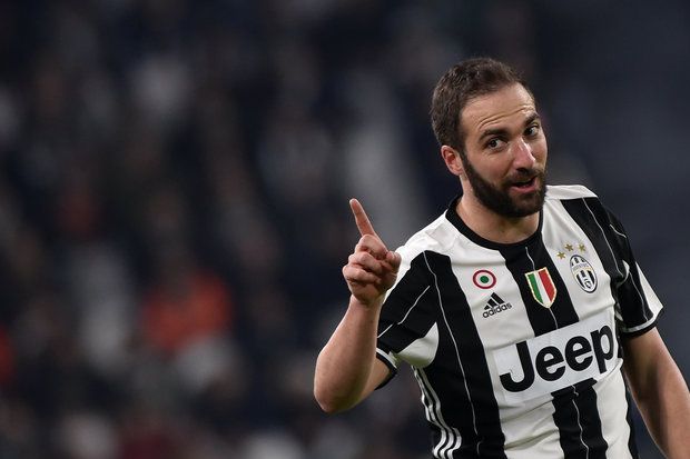 Higuain Dicoret Lagi...