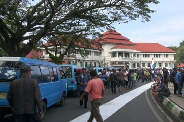 Taksi di Daerah Masih...