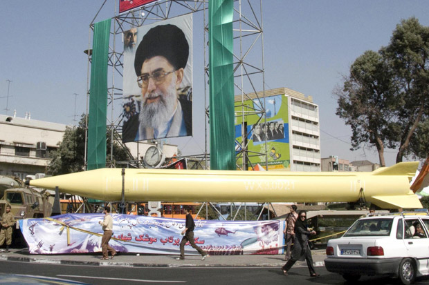 Iran Pamerkan Rudal...