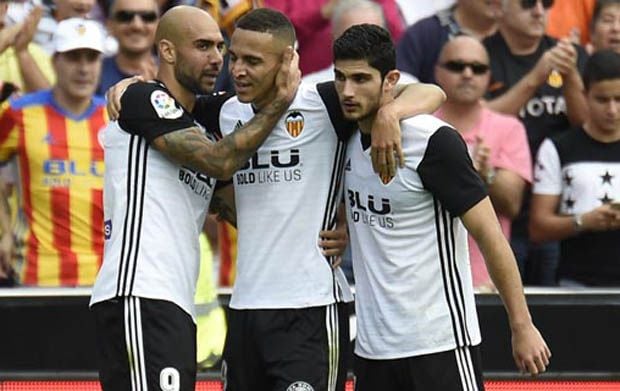 Kelelawar Mestalla Bayang-bayangi...