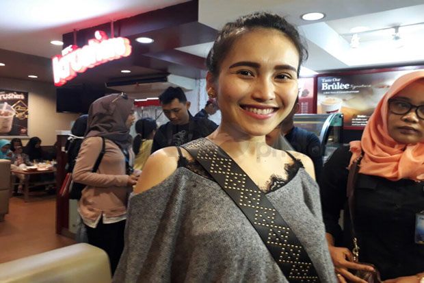 Ayu Ting Ting Buka Toko...