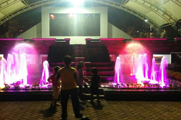 Taman Surawisesa, Ruang...