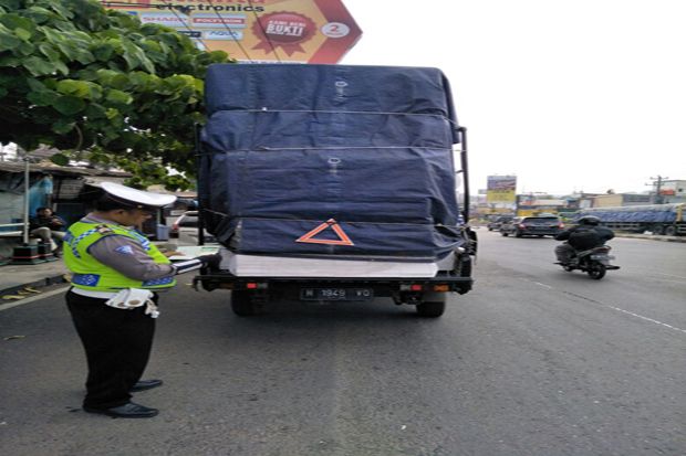 Membahayakan, Polisi...