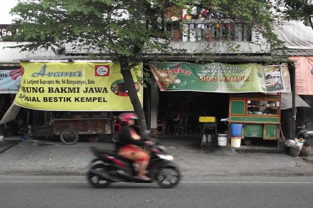 Warung Dekat Gedung...